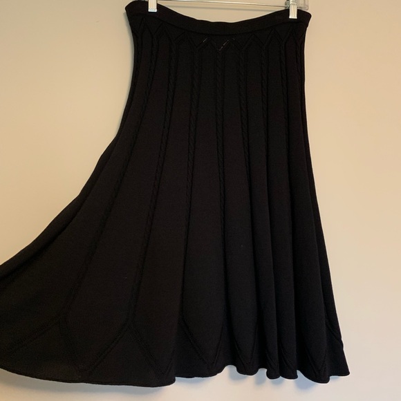 St. John Collection black knit flaired skirt - Picture 2 of 4